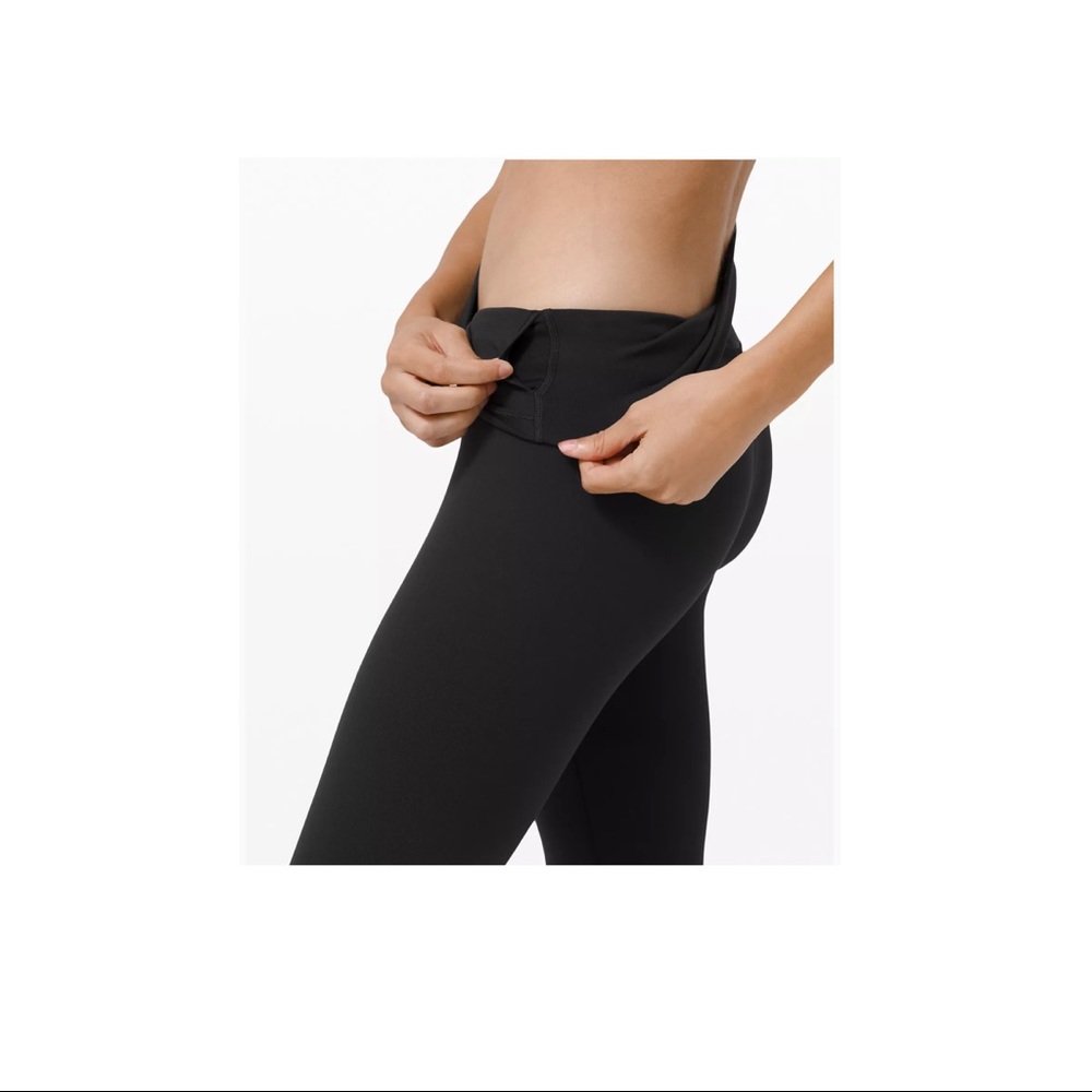 Lululemon 28” size 4 Wunder Unders